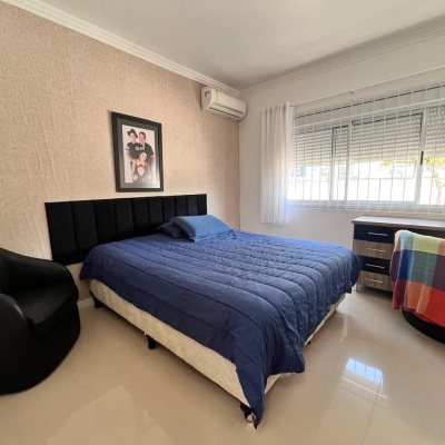 Casa Residencial com 140m², 4 quartos, 1 suíte, 2 garagens, no bairro Pedra Branca em Palhoça