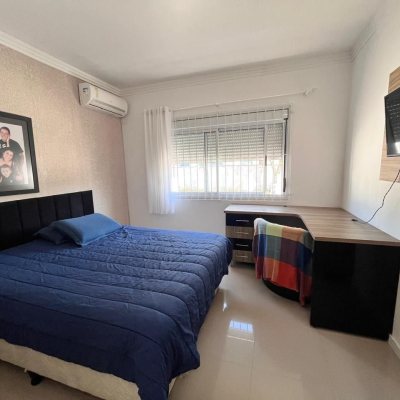 Casa Residencial com 140m², 4 quartos, 1 suíte, 2 garagens, no bairro Pedra Branca em Palhoça