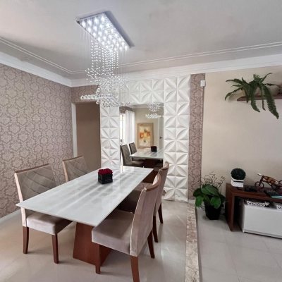 Casa Residencial com 140m², 4 quartos, 1 suíte, 2 garagens, no bairro Pedra Branca em Palhoça