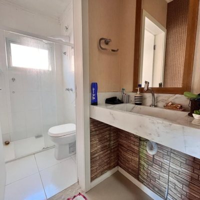 Casa Residencial com 140m², 4 quartos, 1 suíte, 2 garagens, no bairro Pedra Branca em Palhoça