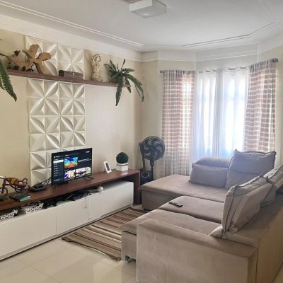 Casa Residencial com 140m², 4 quartos, 1 suíte, 2 garagens, no bairro Pedra Branca em Palhoça