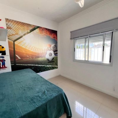 Casa Residencial com 140m², 4 quartos, 1 suíte, 2 garagens, no bairro Pedra Branca em Palhoça