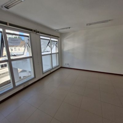 Sala com 31m², 1 garagem, no bairro Centro em Florianópolis