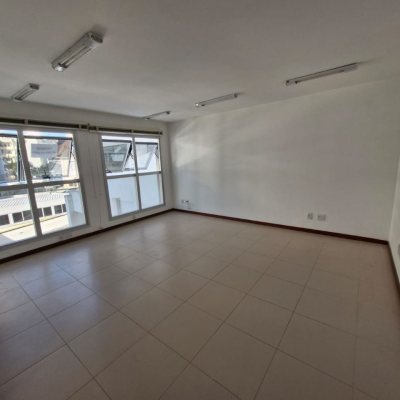 Sala com 31m², 1 garagem, no bairro Centro em Florianópolis