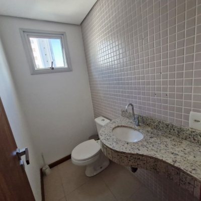 Sala com 31m², 1 garagem, no bairro Centro em Florianópolis