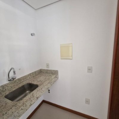 Sala com 31m², 1 garagem, no bairro Centro em Florianópolis