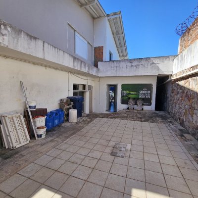 Casa Residencial/Comercial com 329m², no bairro Saco Dos Limões em Florianópolis