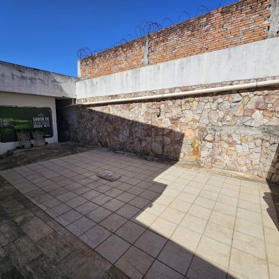 Casa Residencial/Comercial com 329m², no bairro Saco Dos Limões em Florianópolis