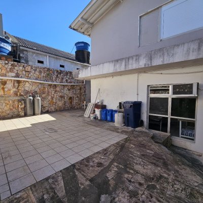 Casa Residencial/Comercial com 329m², no bairro Saco Dos Limões em Florianópolis