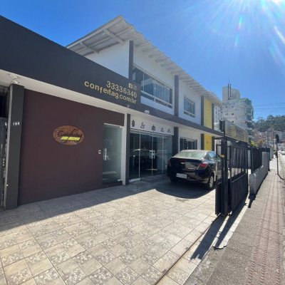 Casa Residencial/Comercial com 329m², no bairro Saco Dos Limões em Florianópolis