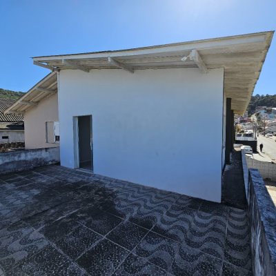 Casa Residencial/Comercial com 329m², no bairro Saco Dos Limões em Florianópolis