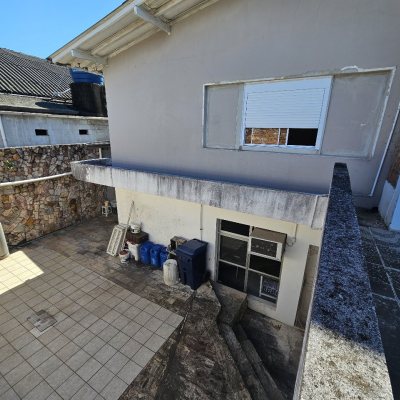 Casa Residencial/Comercial com 329m², no bairro Saco Dos Limões em Florianópolis