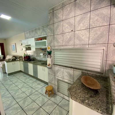 Casa Residencial com 160m², 4 quartos, 1 suíte, 5 garagens, no bairro Ingleses em Florianópolis