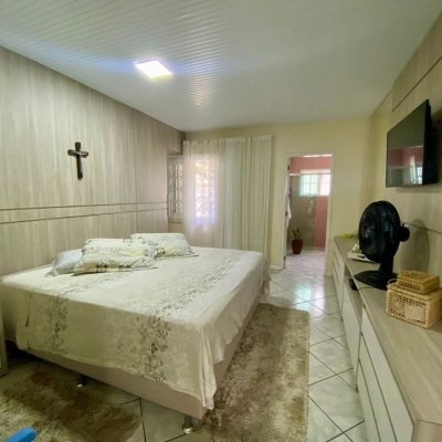 Casa Residencial com 160m², 4 quartos, 1 suíte, 5 garagens, no bairro Ingleses em Florianópolis