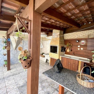 Casa Residencial com 160m², 4 quartos, 1 suíte, 5 garagens, no bairro Ingleses em Florianópolis