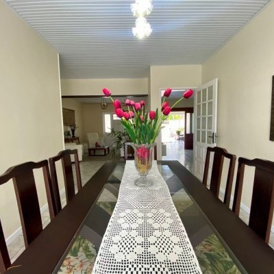 Casa Residencial com 160m², 4 quartos, 1 suíte, 5 garagens, no bairro Ingleses em Florianópolis