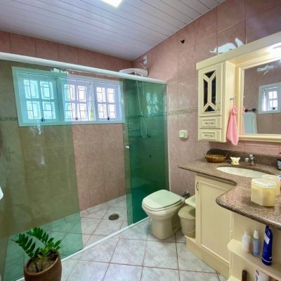 Casa Residencial com 160m², 4 quartos, 1 suíte, 5 garagens, no bairro Ingleses em Florianópolis