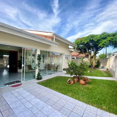 Casa Residencial com 160m², 4 quartos, 1 suíte, 5 garagens, no bairro Ingleses em Florianópolis