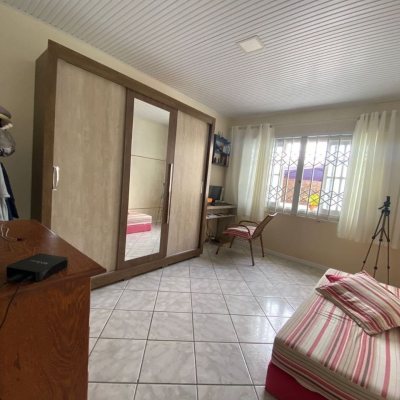Casa Residencial com 160m², 4 quartos, 1 suíte, 5 garagens, no bairro Ingleses em Florianópolis