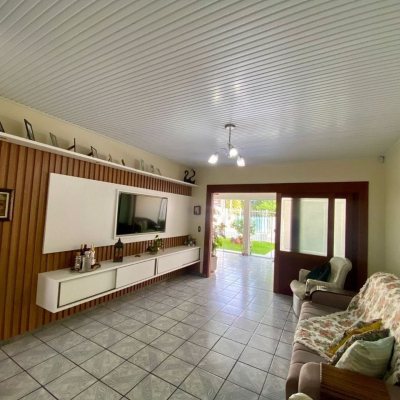 Casa Residencial com 160m², 4 quartos, 1 suíte, 5 garagens, no bairro Ingleses em Florianópolis