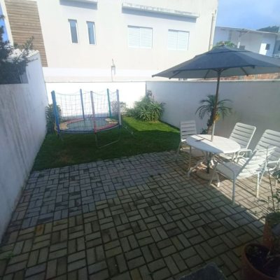 Casa Residencial/Comercial com 95m², 2 garagens, no bairro Ingleses do Rio Vermelho em Florianópolis