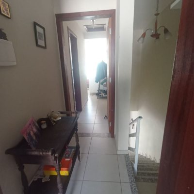 Casa Residencial/Comercial com 95m², 2 garagens, no bairro Ingleses do Rio Vermelho em Florianópolis