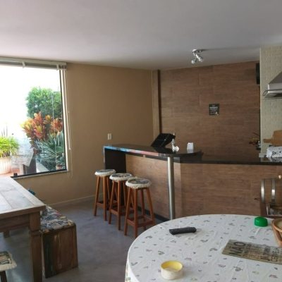 Casa Residencial com 309m², 3 quartos, 3 suítes, 4 garagens, no bairro João Paulo em Florianópolis