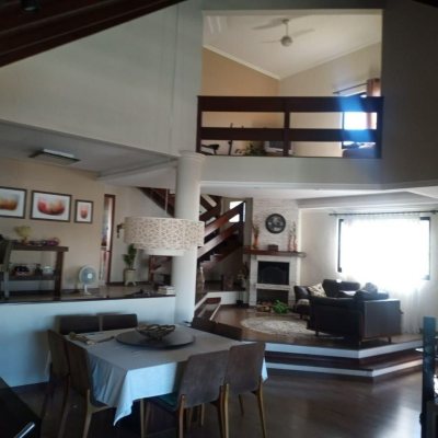 Casa Residencial com 309m², 3 quartos, 3 suítes, 4 garagens, no bairro João Paulo em Florianópolis