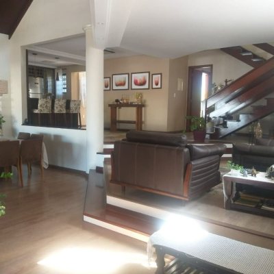 Casa Residencial com 309m², 3 quartos, 3 suítes, 4 garagens, no bairro João Paulo em Florianópolis