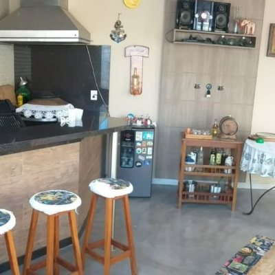 Casa Residencial com 309m², 3 quartos, 3 suítes, 4 garagens, no bairro João Paulo em Florianópolis