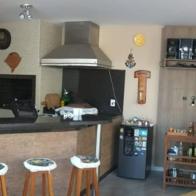 Casa Residencial com 309m², 3 quartos, 3 suítes, 4 garagens, no bairro João Paulo em Florianópolis