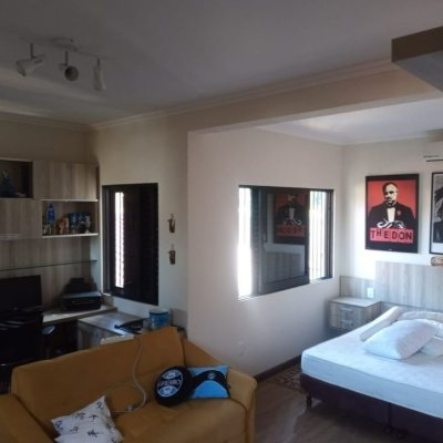 Casa Residencial com 309m², 3 quartos, 3 suítes, 4 garagens, no bairro João Paulo em Florianópolis