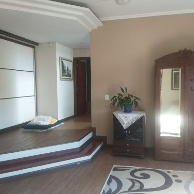 Casa Residencial com 309m², 3 quartos, 3 suítes, 4 garagens, no bairro João Paulo em Florianópolis