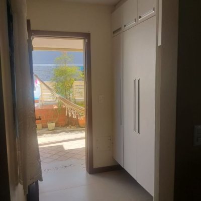 Casa Residencial com 309m², 3 quartos, 3 suítes, 4 garagens, no bairro João Paulo em Florianópolis