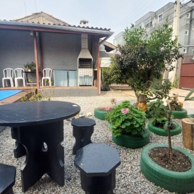 Casa Residencial com 104m², 3 quartos, 3 garagens, no bairro Ingleses do Rio Vermelho em Florianópolis