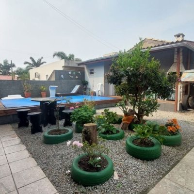 Casa Residencial com 104m², 3 quartos, 3 garagens, no bairro Ingleses do Rio Vermelho em Florianópolis