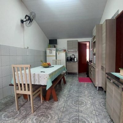Casa Residencial com 104m², 3 quartos, 3 garagens, no bairro Ingleses do Rio Vermelho em Florianópolis
