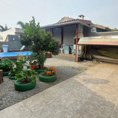 Casa Residencial com 104m², 3 quartos, 3 garagens, no bairro Ingleses do Rio Vermelho em Florianópolis