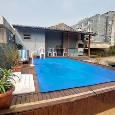 Casa Residencial com 104m², 3 quartos, 3 garagens, no bairro Ingleses do Rio Vermelho em Florianópolis