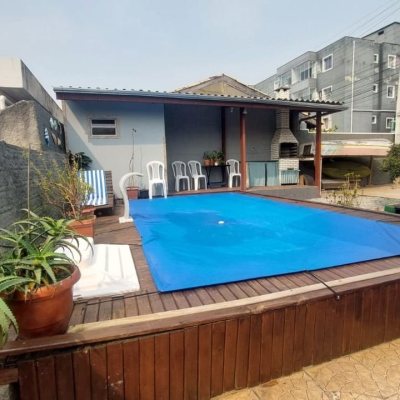 Casa Residencial com 104m², 3 quartos, 3 garagens, no bairro Ingleses do Rio Vermelho em Florianópolis