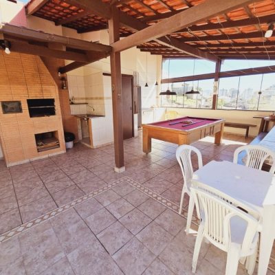 Casa Residencial com 221m², 4 quartos, 2 suítes, 1 garagem, no bairro Estreito em Florianópolis