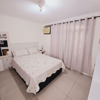 Casa Residencial com 221m², 4 quartos, 2 suítes, 1 garagem, no bairro Estreito em Florianópolis