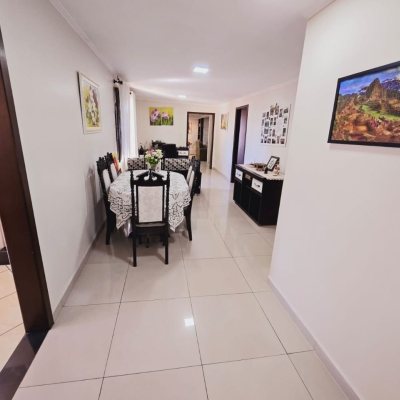 Casa Residencial com 221m², 4 quartos, 2 suítes, 1 garagem, no bairro Estreito em Florianópolis