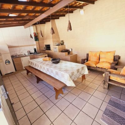 Casa Residencial com 221m², 4 quartos, 2 suítes, 1 garagem, no bairro Estreito em Florianópolis