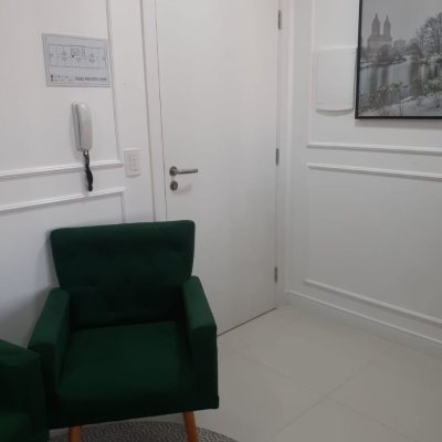 Sala com 32m², no bairro Barreiros em São José