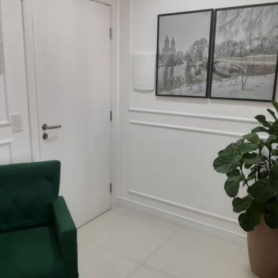 Sala com 32m², no bairro Barreiros em São José