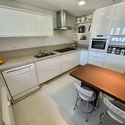 Cobertura com 162m², 4 quartos, 1 suíte, 1 garagem, no bairro Centro em Florianópolis