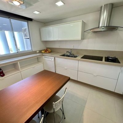 Cobertura com 162m², 4 quartos, 1 suíte, 1 garagem, no bairro Centro em Florianópolis