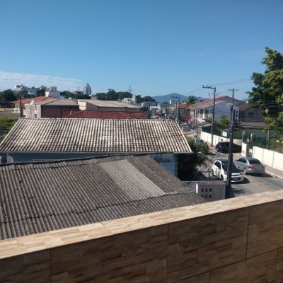 Casa Residencial com 350m², 7 quartos, 1 suíte, 5 garagens, no bairro Passa Vinte em Palhoça