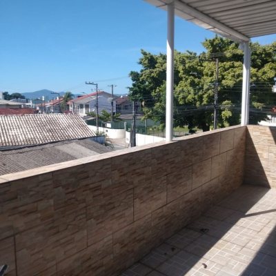 Casa Residencial com 350m², 7 quartos, 1 suíte, 5 garagens, no bairro Passa Vinte em Palhoça